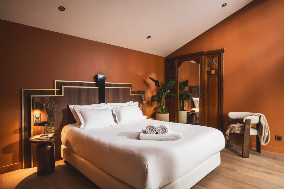 Bed, Photo of the whole room, Bedroom