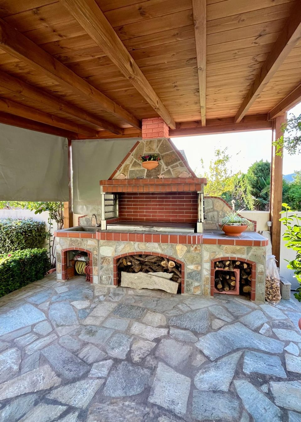 Patio, BBQ facilities