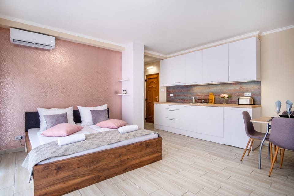 Bed, Kitchen or kitchenette, Living room, Photo of the whole room