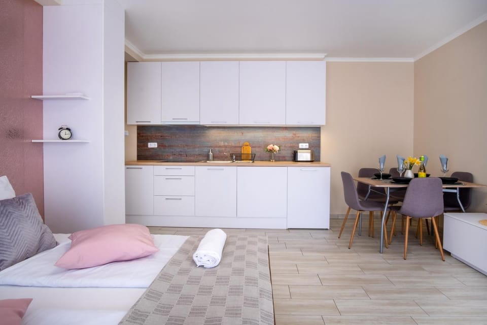 Kitchen or kitchenette, Living room