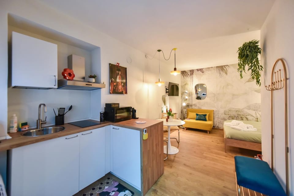Kitchen or kitchenette