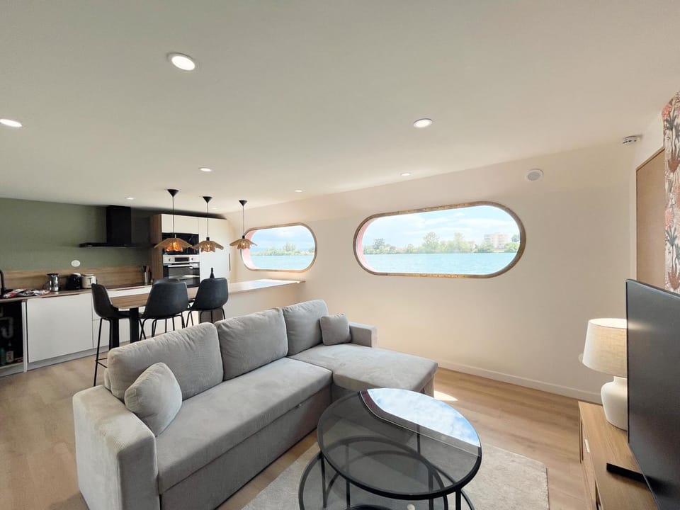 Kitchen or kitchenette, Living room, Dining area