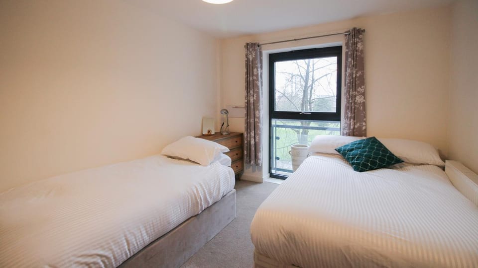Modern - 1 Bed Flat in Bracknell - near airport Apartment in Bracknell
