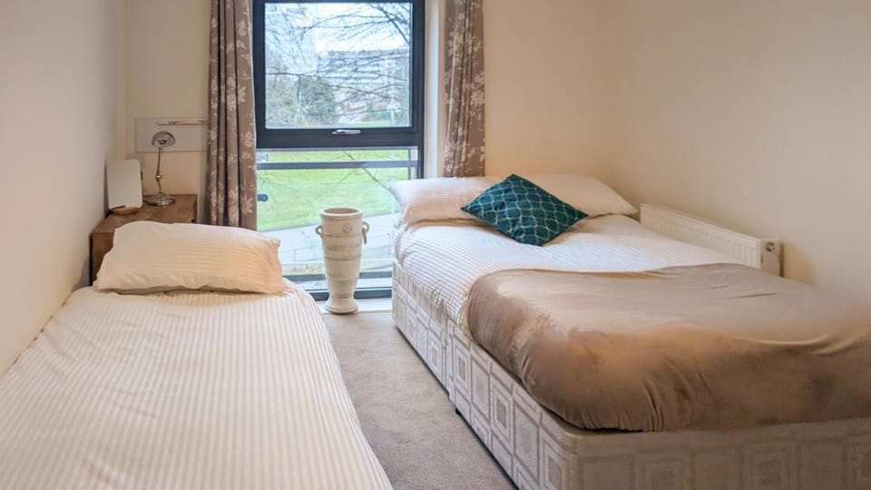 Modern - 1 Bed Flat in Bracknell - near airport Apartment in Bracknell