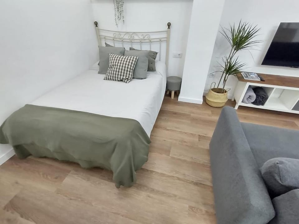 Bed, Living room