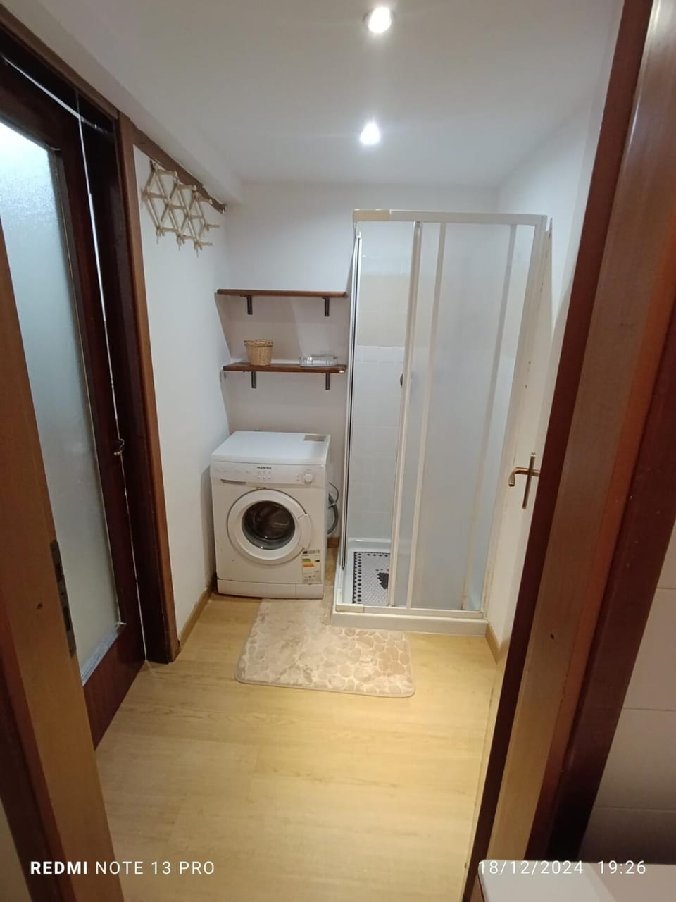 Bathroom, washing machine