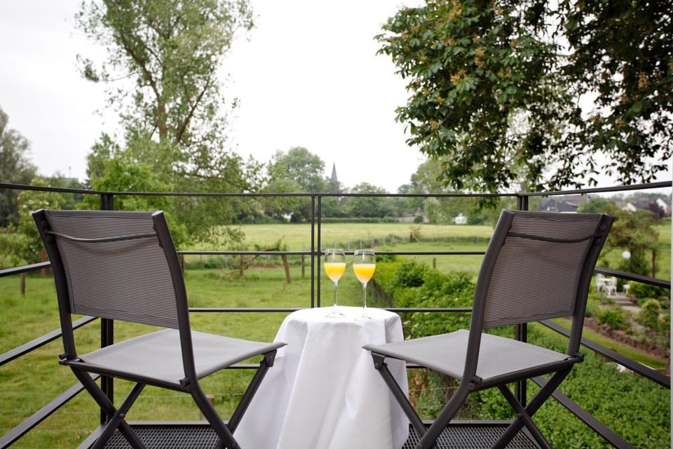View (from property/room), Balcony/Terrace, Garden view