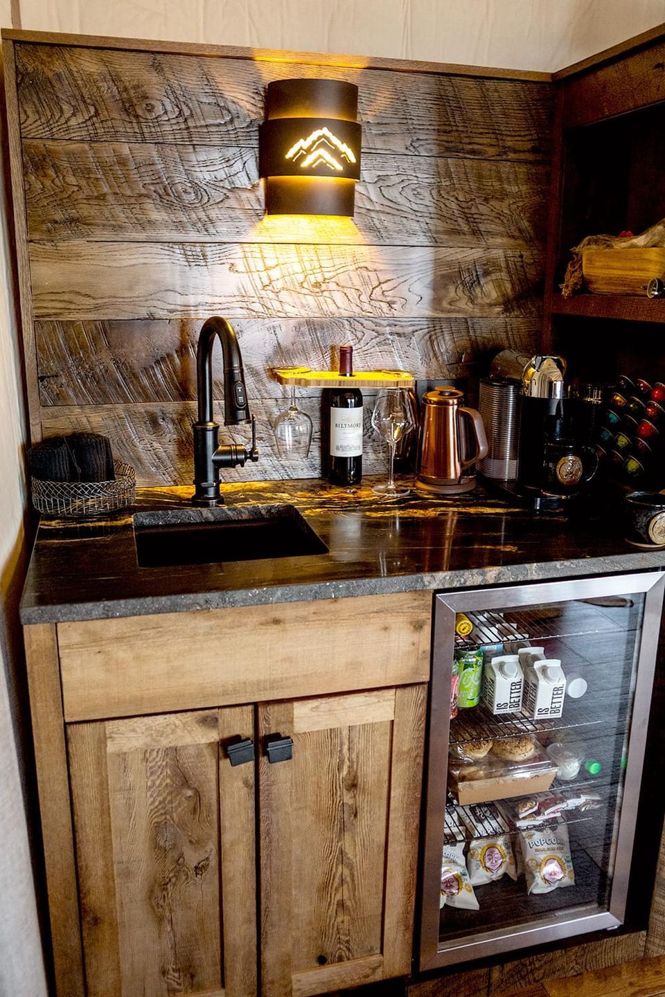 Coffee/tea facilities, Kitchen or kitchenette, minibar