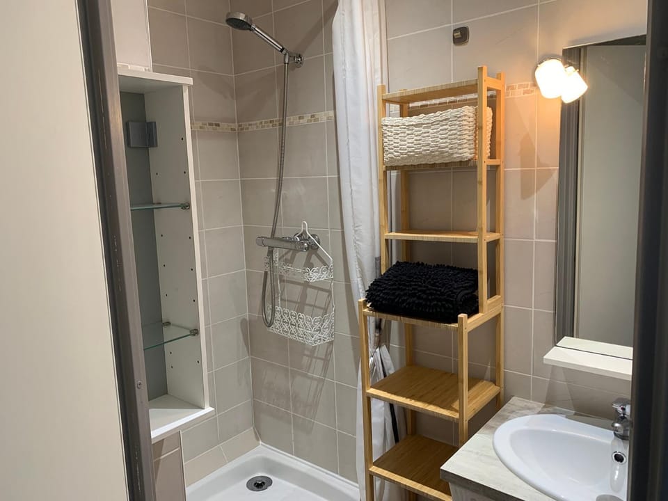 Shower, Bathroom