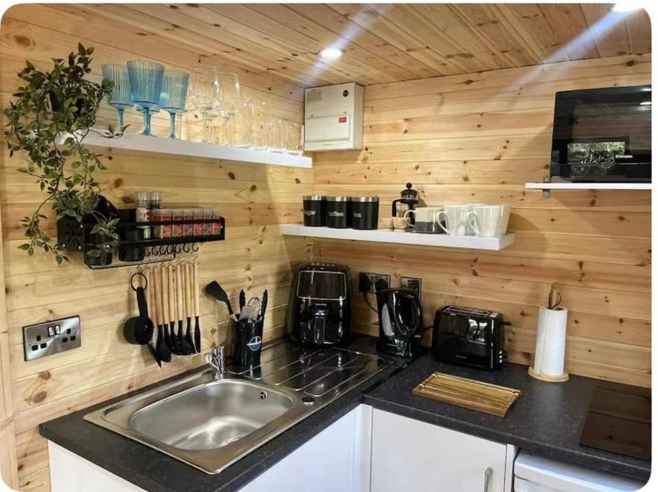 Sionnach Cabin - Private outdoor hot tub - Pet friendly Cabin in County Sligo