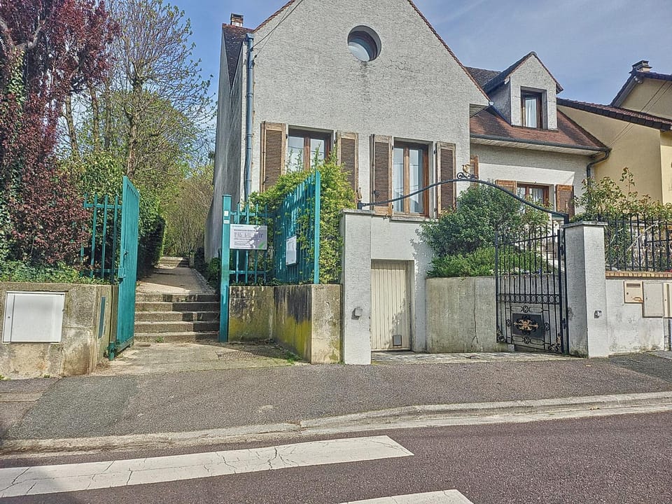 Maison familiale House in Suresnes