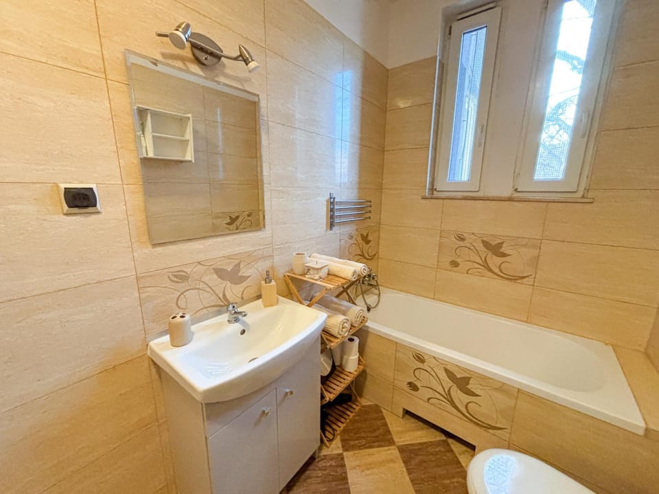 Shower, Toilet, Bathroom, Bath, towels