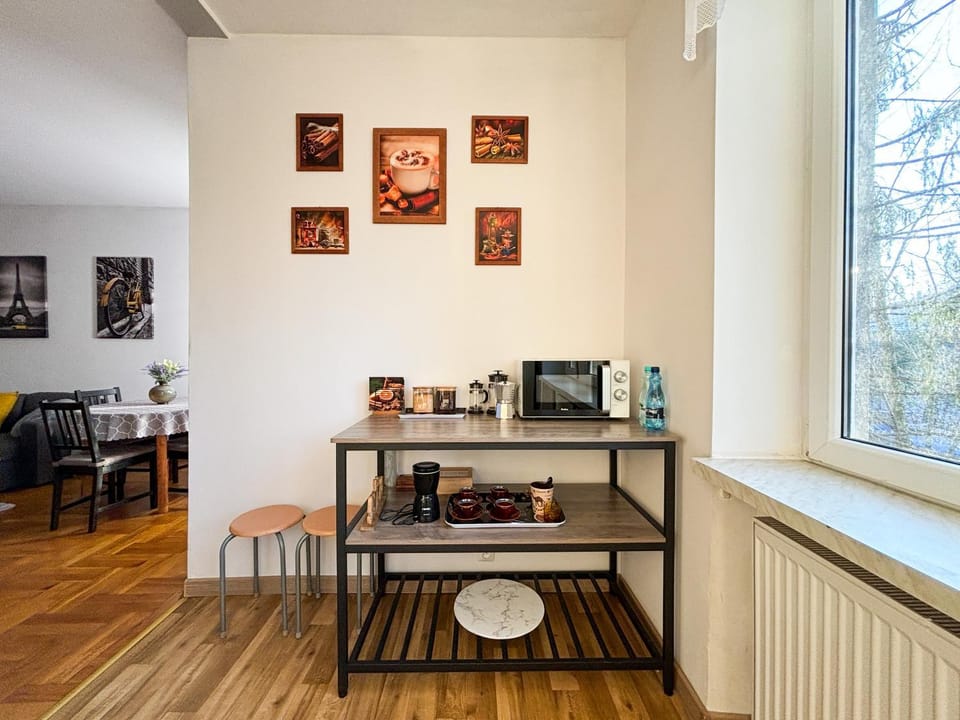 Coffee/tea facilities, Kitchen or kitchenette, Dining area