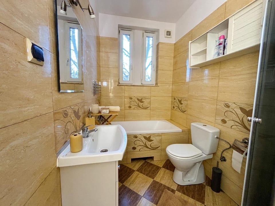 Shower, Toilet, Bathroom, Bath, towels