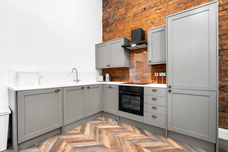 Coffee/tea facilities, Kitchen or kitchenette, oven, stove