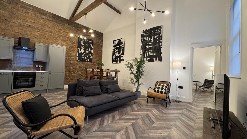 Kitchen or kitchenette, Living room, Seating area, Dining area