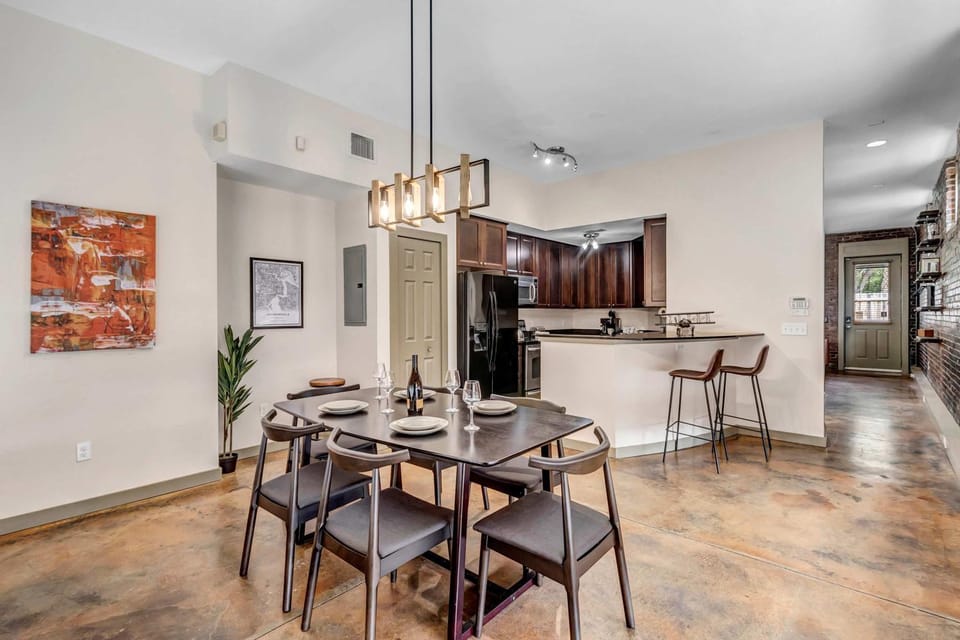 Modern Industrial Townhouses Apartment in Jacksonville