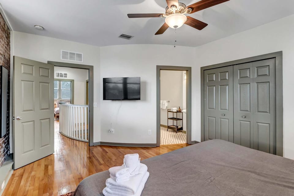 Modern Industrial Townhouses Apartment in Jacksonville