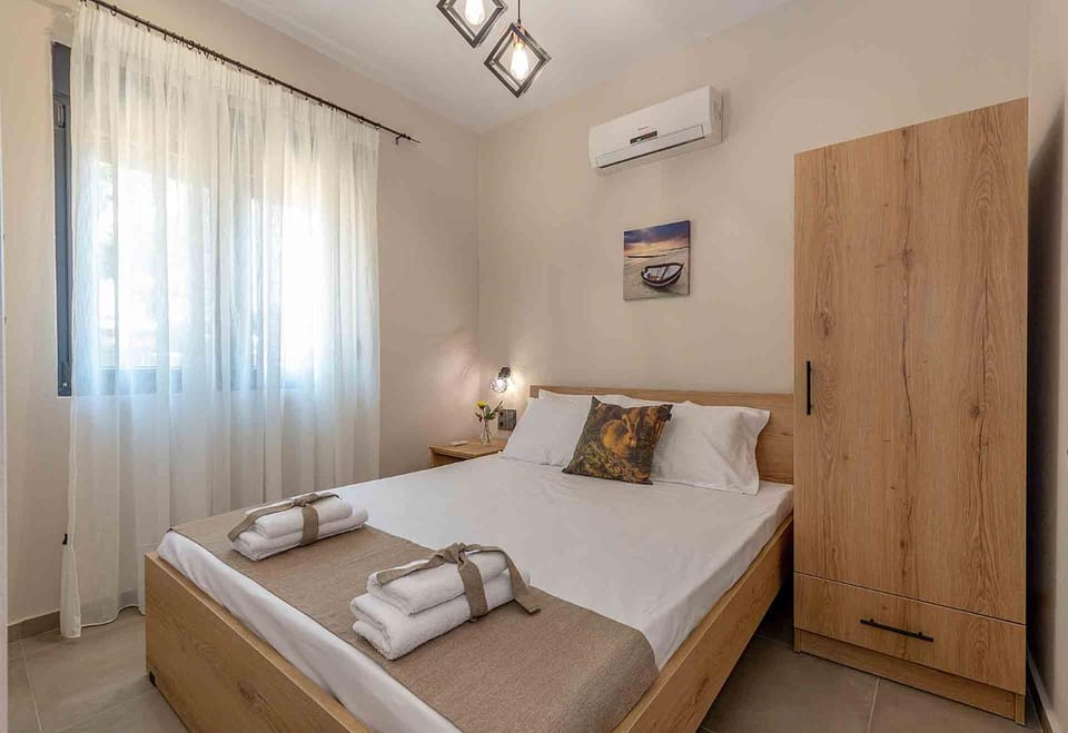 Bed, Photo of the whole room, Bedroom, towels, wardrobe, air conditioner