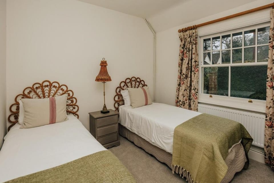 Badgemore Cottage House in Henley-on-Thames