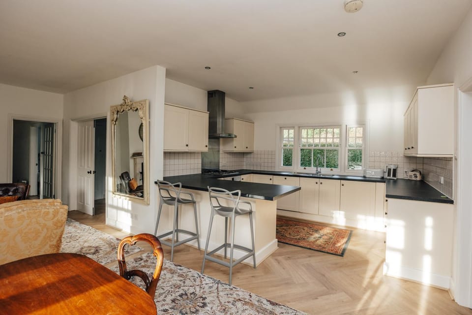 Badgemore Cottage House in Henley-on-Thames