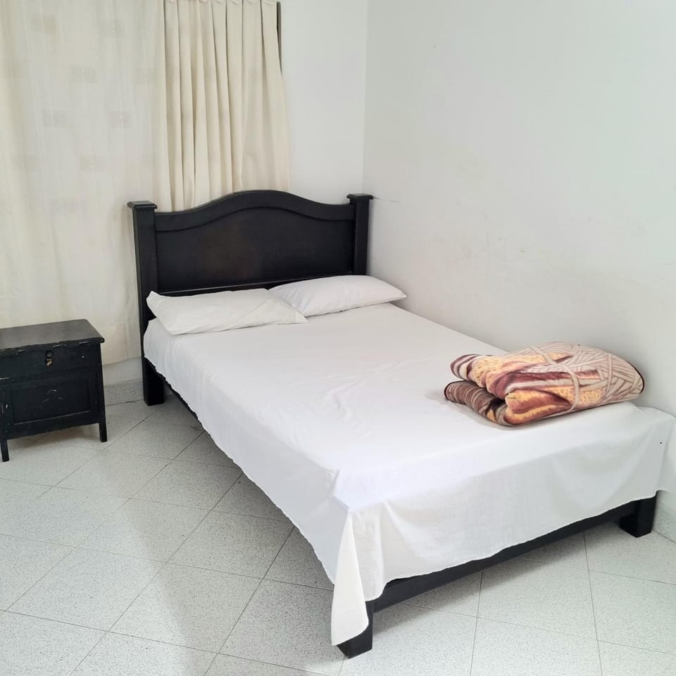 Bed, towels