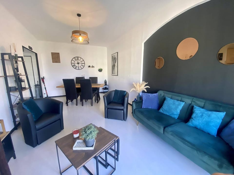 Living room, Seating area, Dining area