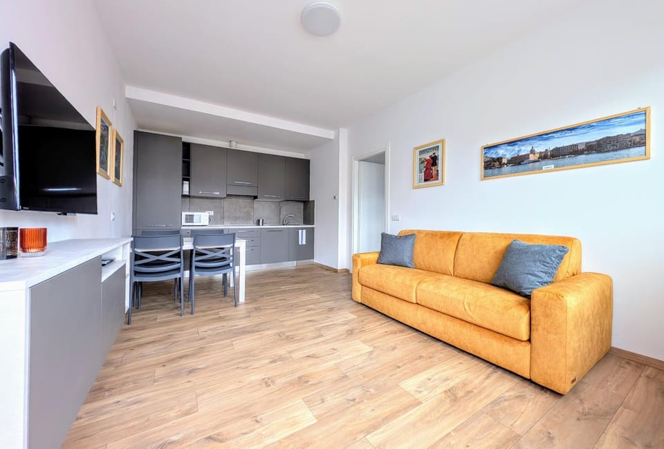 TV and multimedia, Kitchen or kitchenette, Living room, Dining area