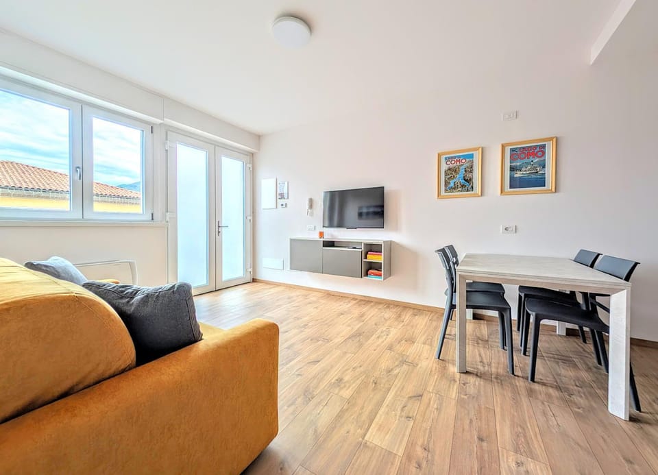 TV and multimedia, Living room, Seating area, Dining area, Evening entertainment