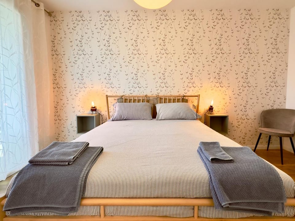 Bed, Bedroom