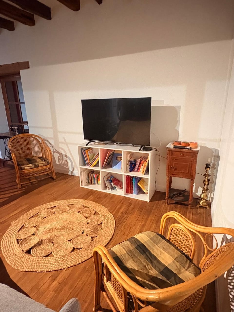 Communal lounge/ TV room, Library, TV and multimedia, Seating area