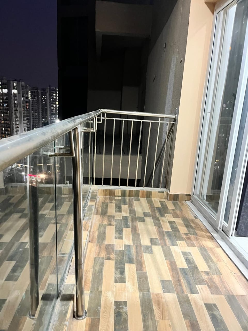 Royal orbit studio Apartment in Noida