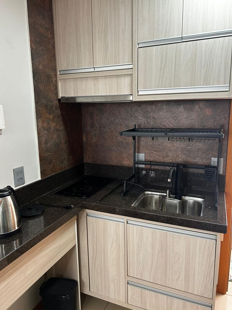 Restaurant/places to eat, Coffee/tea facilities, Kitchen or kitchenette, Swimming pool, minibar, pet friendly, stove