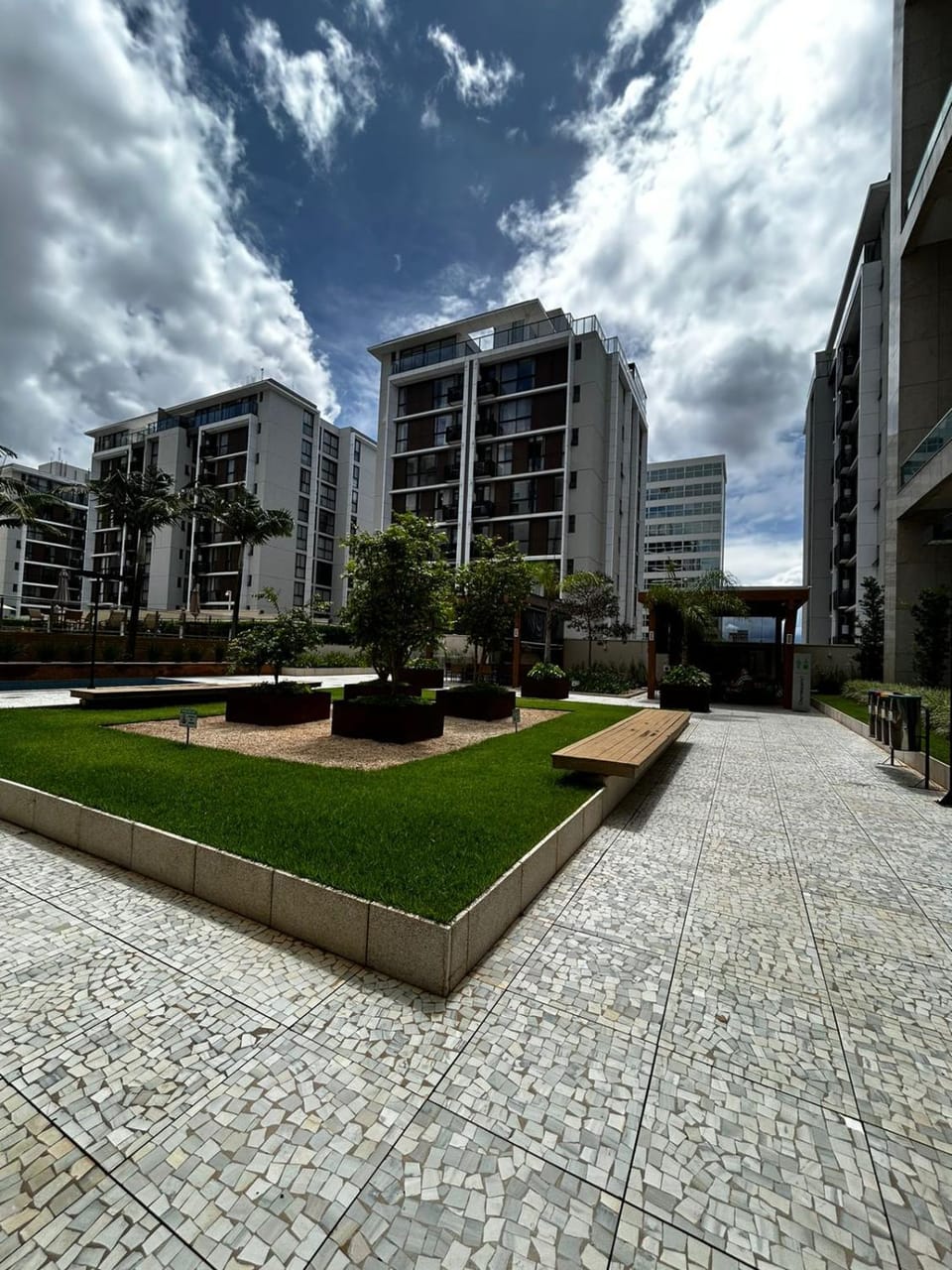 Property building, Day, Garden, Garden view, Location