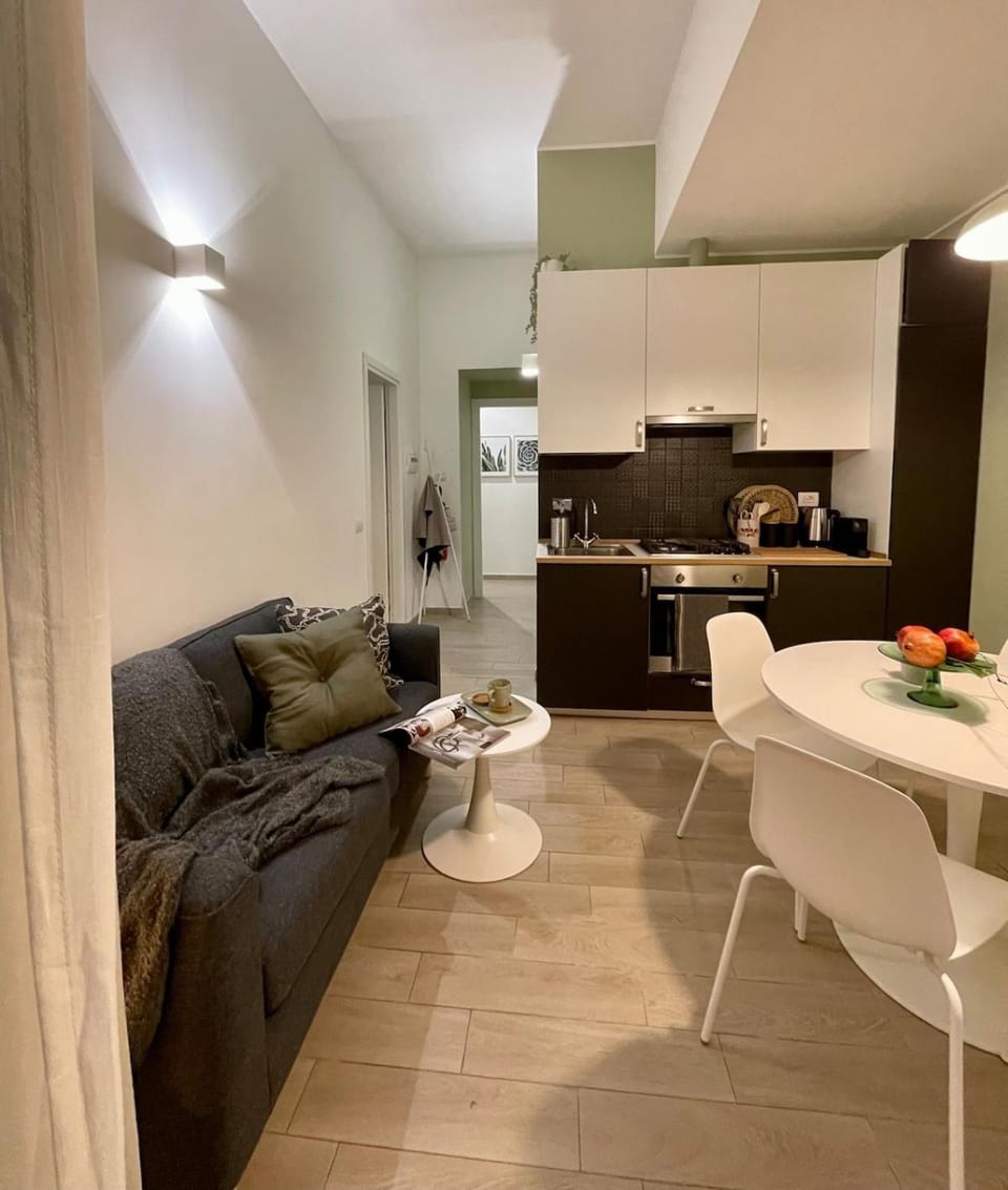 Kitchen or kitchenette, Seating area, Dining area, stove