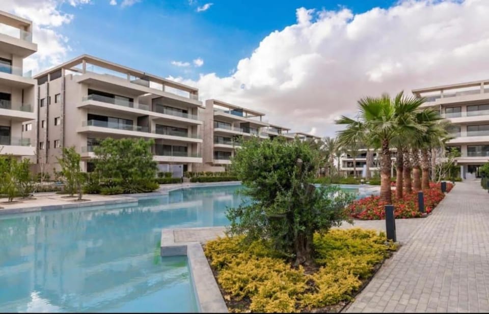 Luxurious Lake View Flat 2BR 115 Apartment in New Cairo City