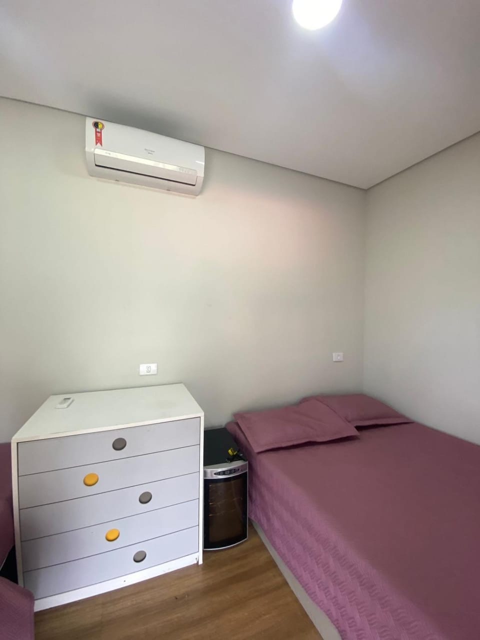 Container Chalé com espaço exclusivo jacuzzi e ar House in State of São Paulo
