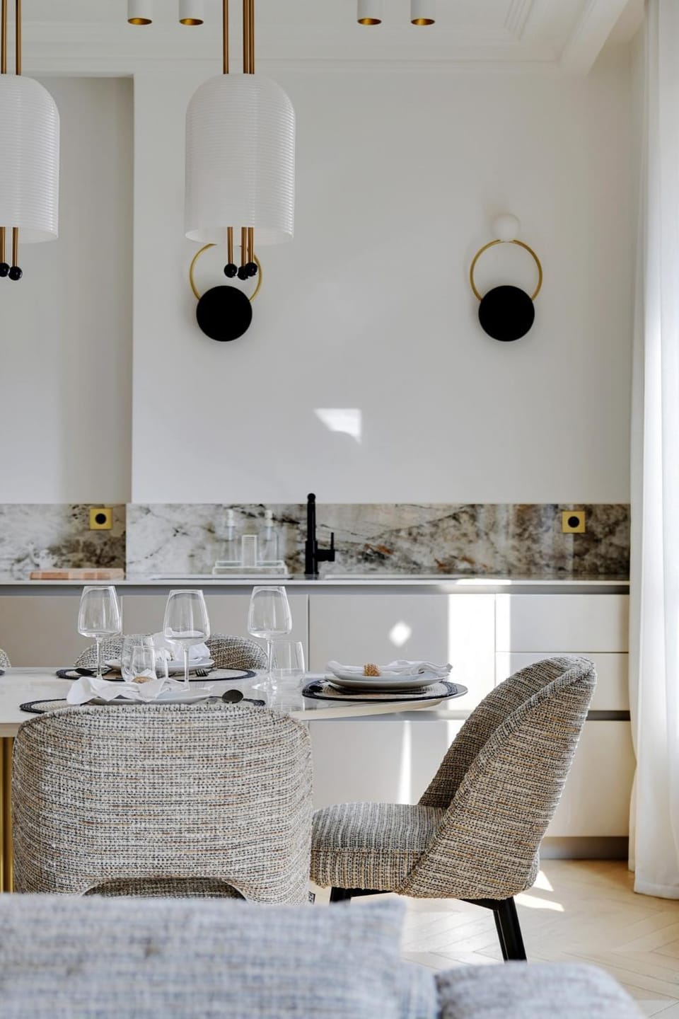 Kitchen or kitchenette, Dining area