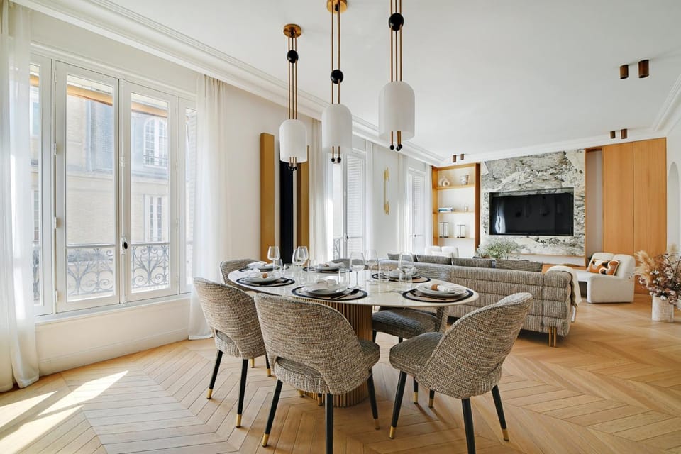 TV and multimedia, Living room, Seating area, Dining area