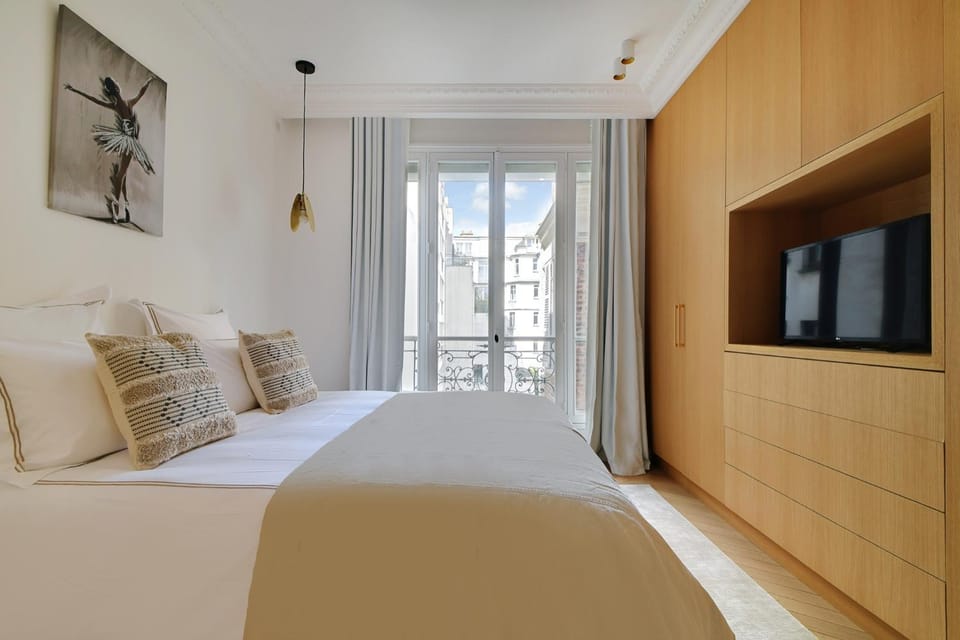 Bed, Photo of the whole room, Bedroom, wardrobe