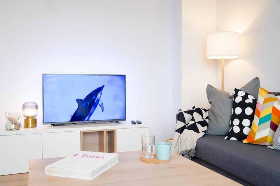 Communal lounge/ TV room, TV and multimedia, Living room, Seating area, Evening entertainment