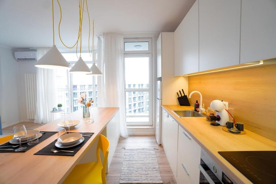 Kitchen or kitchenette, Dining area, minibar, stove
