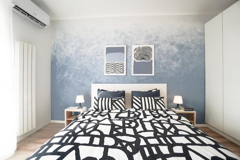 Bed, Photo of the whole room, Bedroom, air conditioner