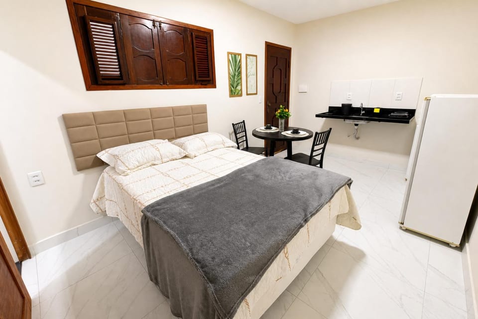 Bed, TV and multimedia, Bedroom, towels
