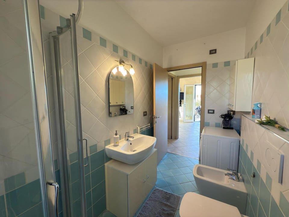 Shower, Toilet, Bathroom, Bath, towels