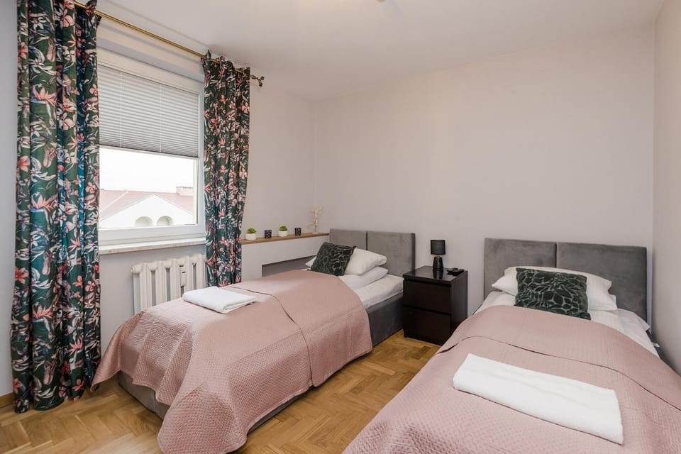 Bed, Photo of the whole room, towels