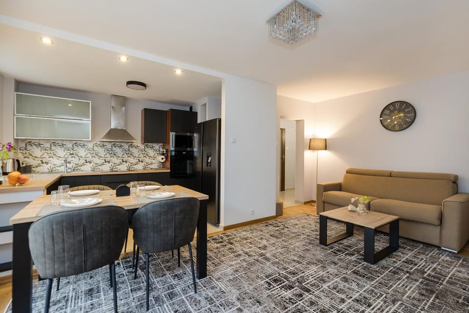 Kitchen or kitchenette, Seating area, Dining area
