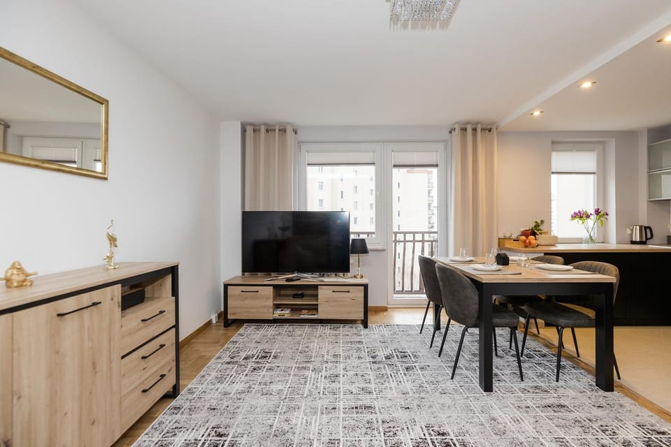 Communal lounge/ TV room, Kitchen or kitchenette, Dining area