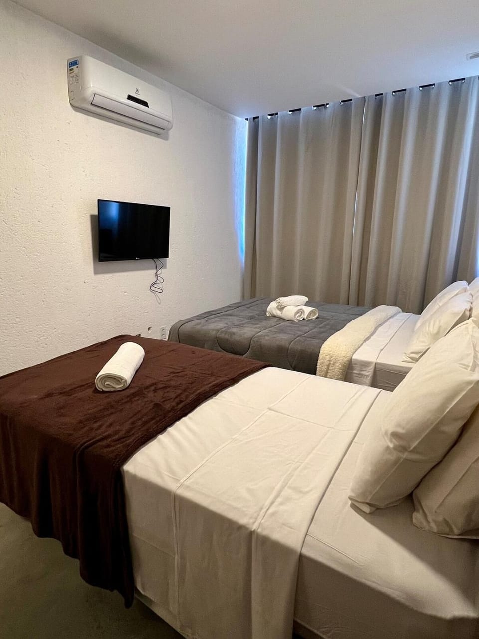 Bed, TV and multimedia, Photo of the whole room, Bedroom, air conditioner