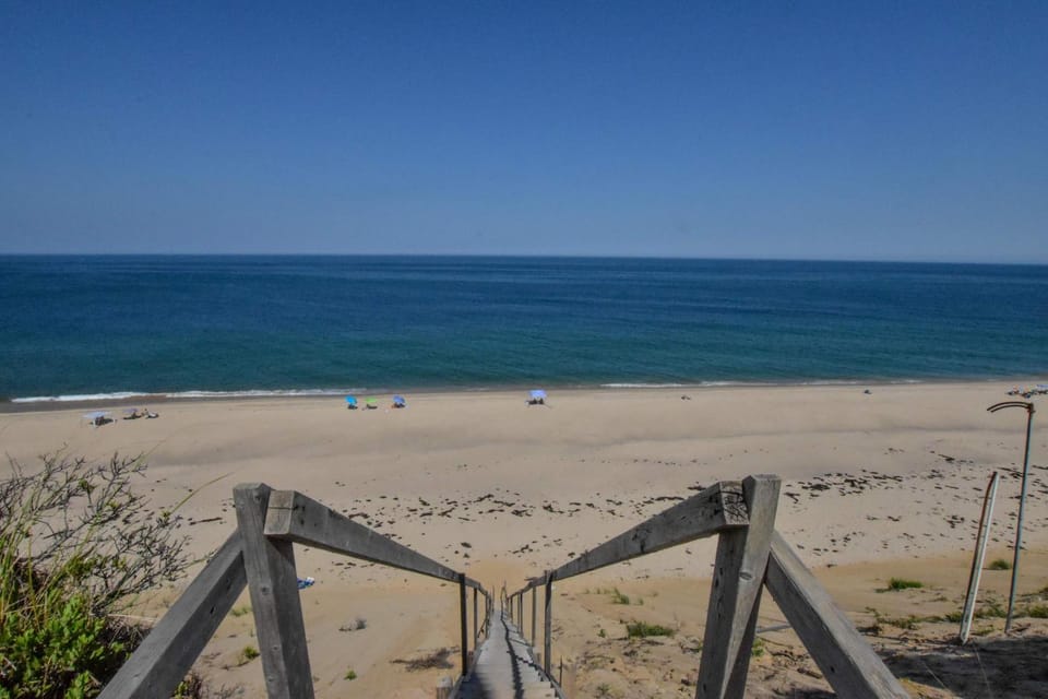 Walk to Oceanside Beach House in Wellfleet